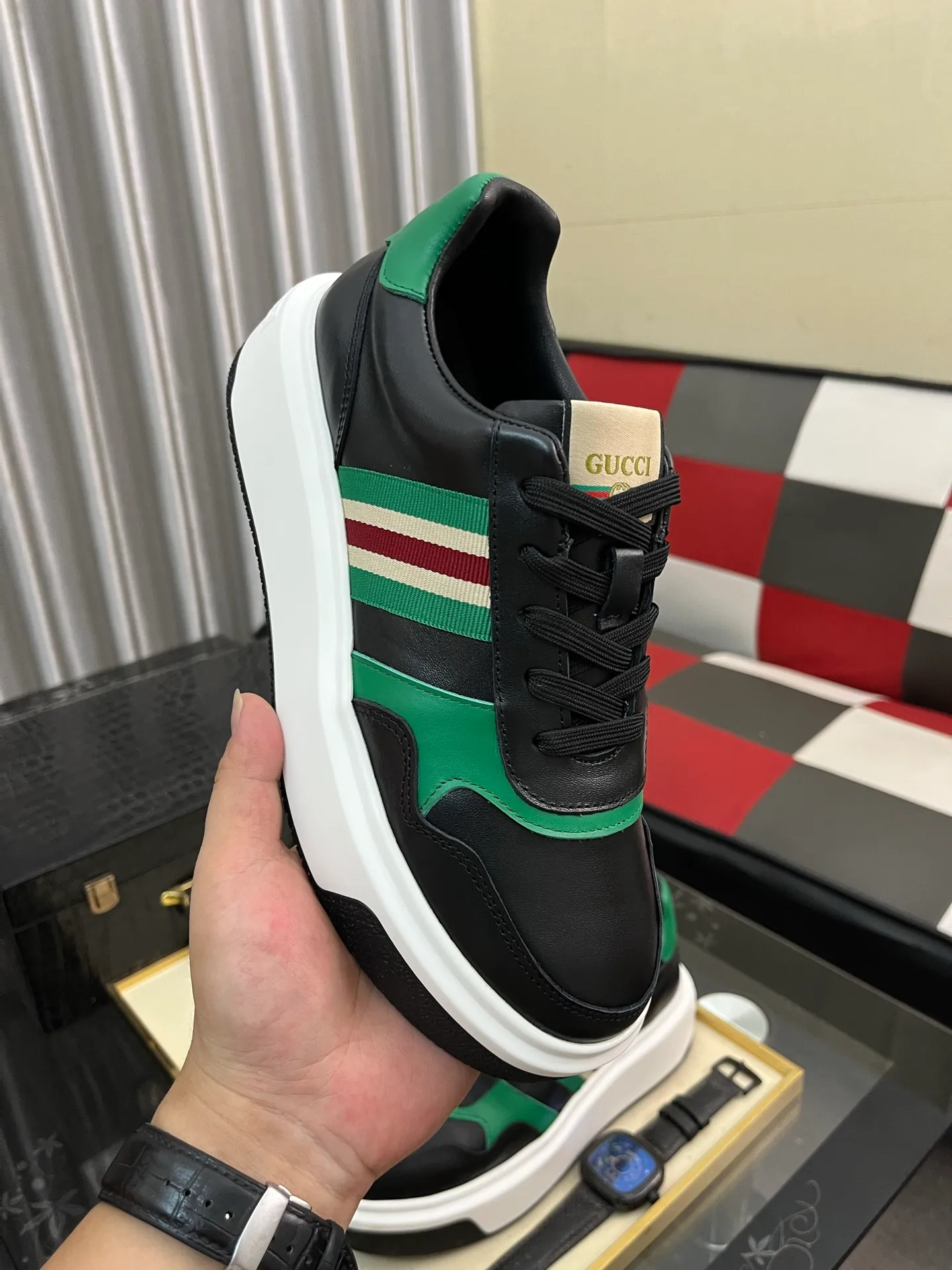 Men's Men's Shoes 💰458⌚️⌚️ [Gucci·Gucci] Original quality. ~ Unique modern style sneakers. 🏃A must-have casual shoe for trendy men😍😍 Original brand imported from Italy, imported original leather, sheep lining (refuses to discolor and grind feet) Sole: Original sole provided by the original factory, French lazy style design ⚠️Fit to the feet, original quality, super comfortable original sole. Just like shooting the real thing 🎬The real thing is better Code number: 38-443️⃣Colors available